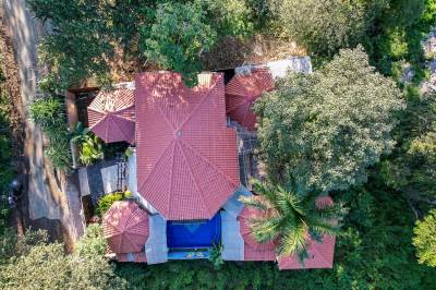 Casa Melosa, Tempate